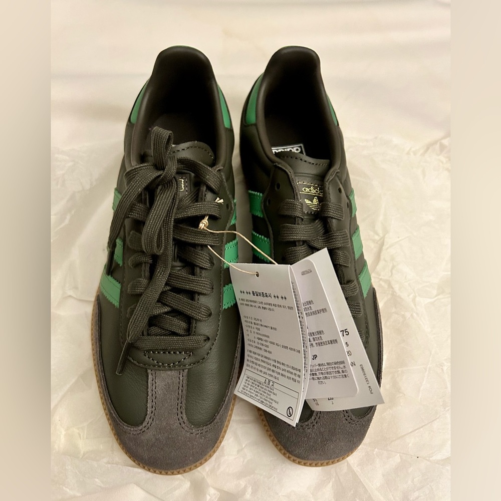 hard to find Sold Out Addidas SAMBA OG women's TAG says US 51/2 but fits 6.5